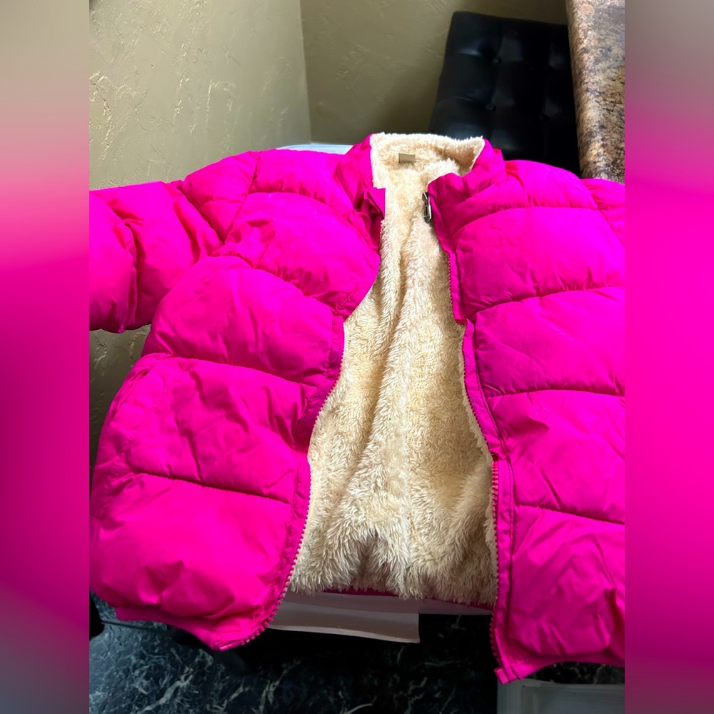 Hot pink puffer coat size 4T/5T